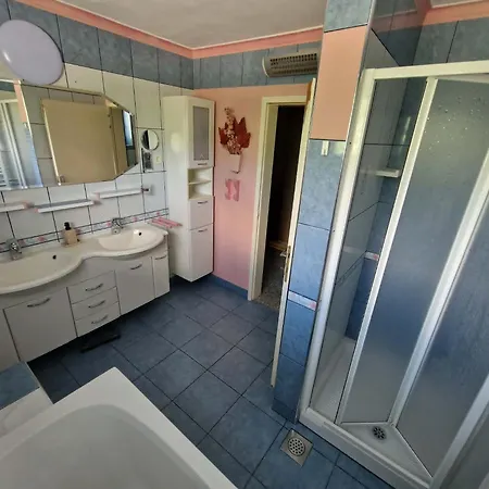 Apartma Regrat Lesce (Upper Carniola)